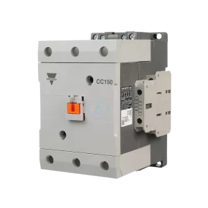 Contactor magnético Carlo Gavazzi CC100SA120 conforme a norma IEC, diseñado para aplicaciones de control y conmutación en sistemas eléctricos industriales. Es un contactor no reversible de 3 polos con capacidad de corriente de 100 A y bobina de 120 V CA a 50/60 Hz. Incorpora contactos auxiliares configurados en 2 normalmente abiertos (NA) y 2 normalmente cerrados (NC), proporcionando mayor flexibilidad para circuitos de control y automatización industrial. Su diseño robusto garantiza alta confiabilidad y larga vida útil en tableros eléctricos y aplicaciones industriales exigentes.